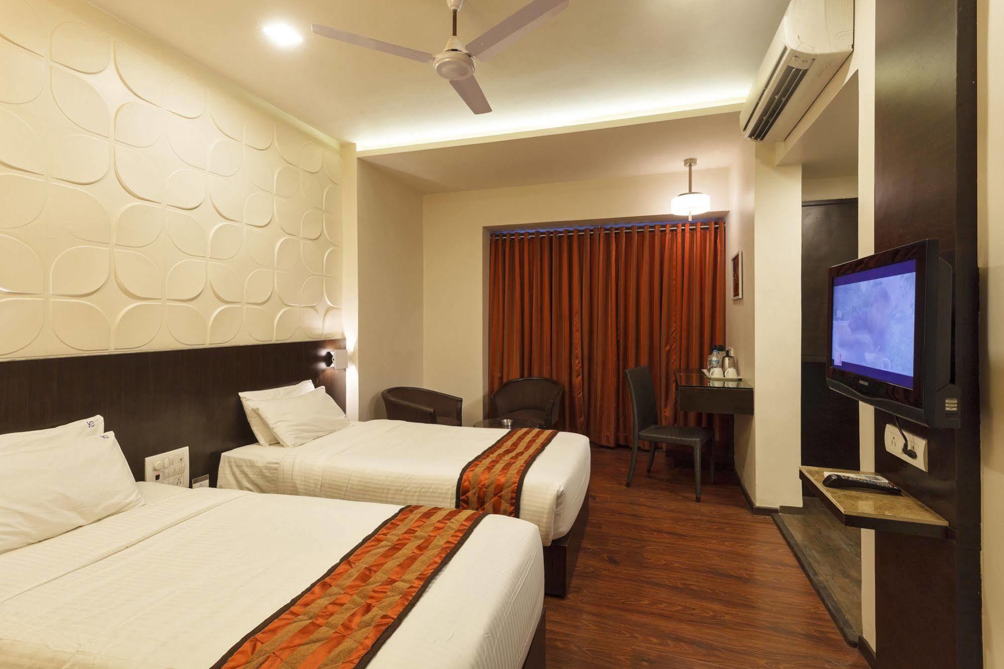 Citrus Hotel Kolhapur Buitenkant foto