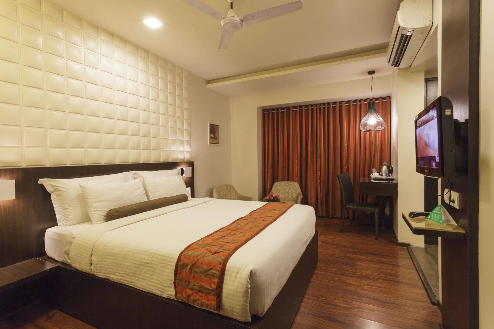 Citrus Hotel Kolhapur Buitenkant foto