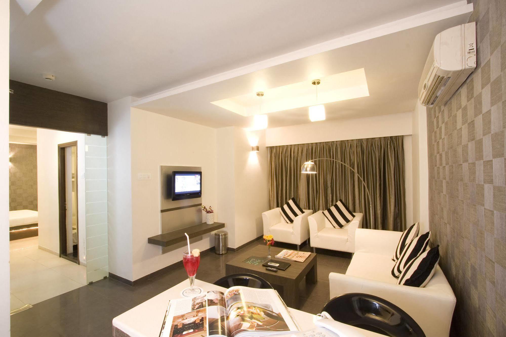 Citrus Hotel Kolhapur Buitenkant foto