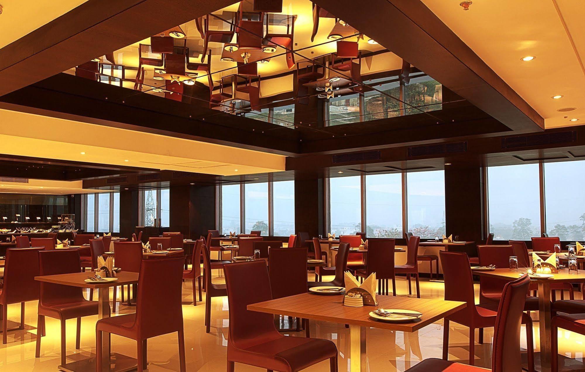 Citrus Hotel Kolhapur Buitenkant foto